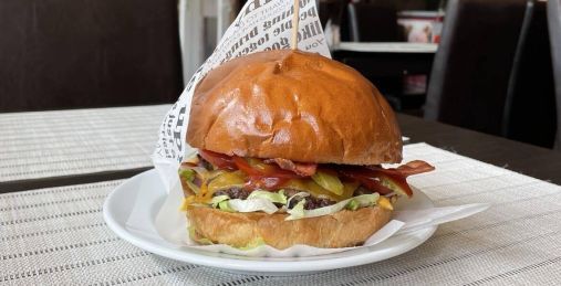 Újdonságunk Kézműves `Club` burger!